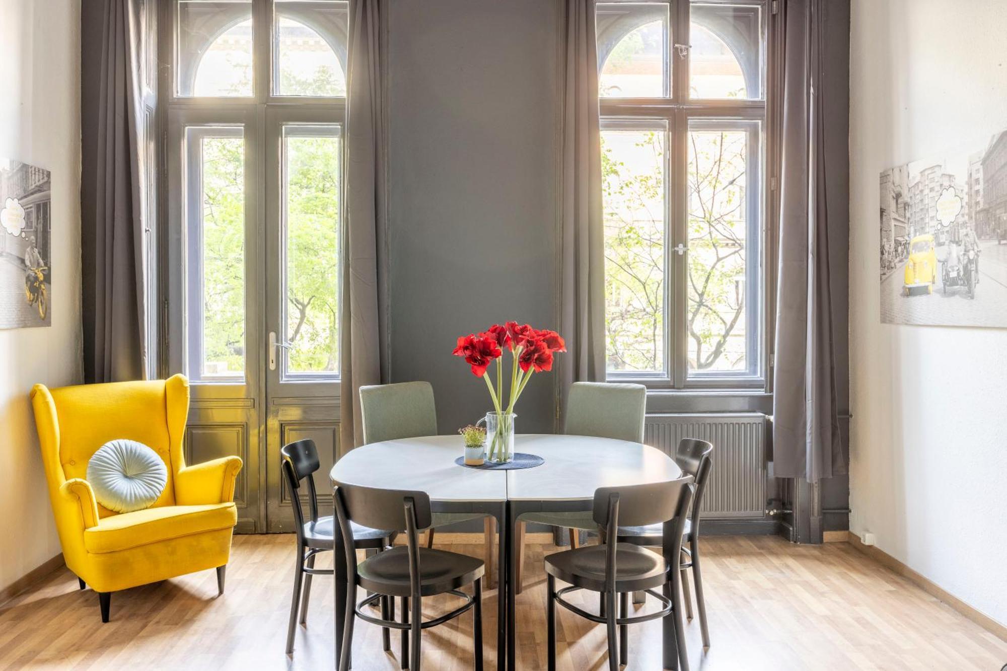 Cozy & Nostalgic Budapest Style Apartment In The Center ภายนอก รูปภาพ