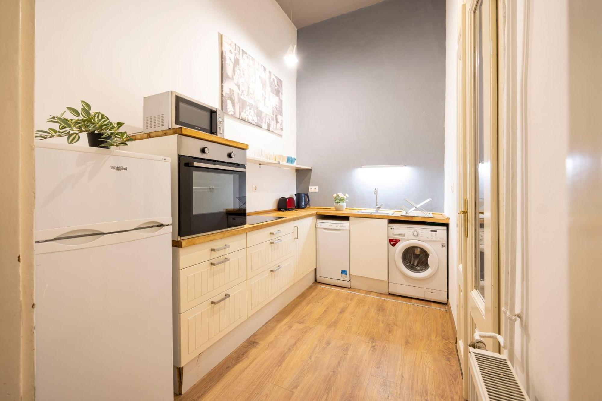 Cozy & Nostalgic Budapest Style Apartment In The Center ภายนอก รูปภาพ