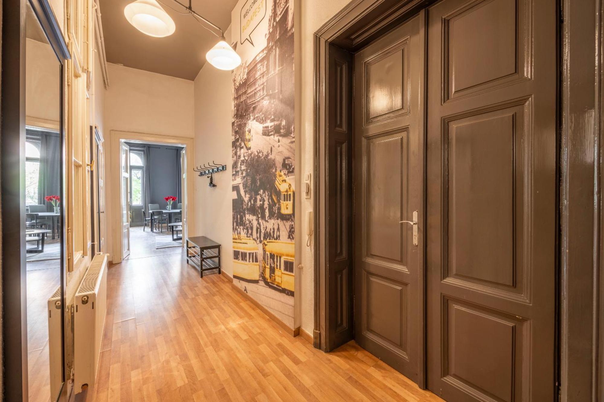 Cozy & Nostalgic Budapest Style Apartment In The Center ภายนอก รูปภาพ